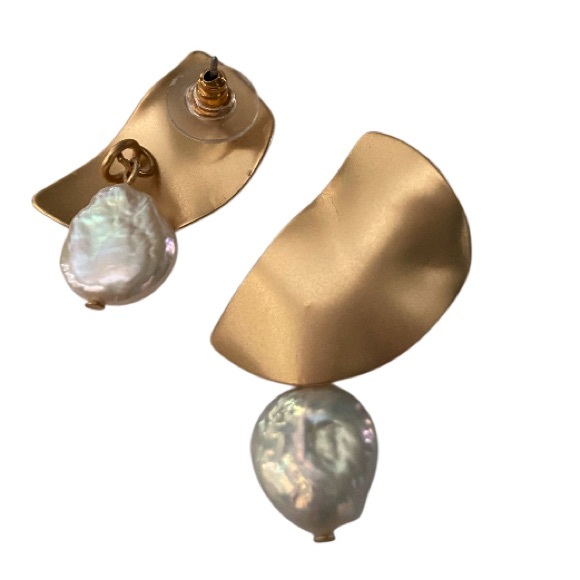 Brushed Goldtone Pearl Droplet Earrings - Picture 4 of 8